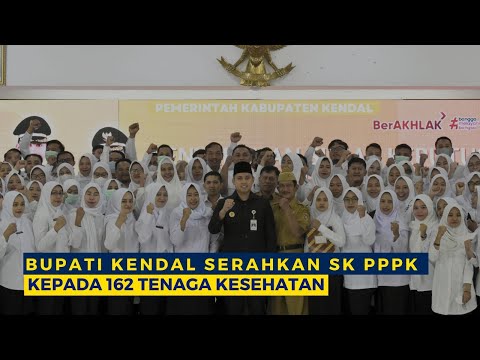 Bupati Kendal Serahkan SK PPPK kepada 162 Tenaga Kesehatan