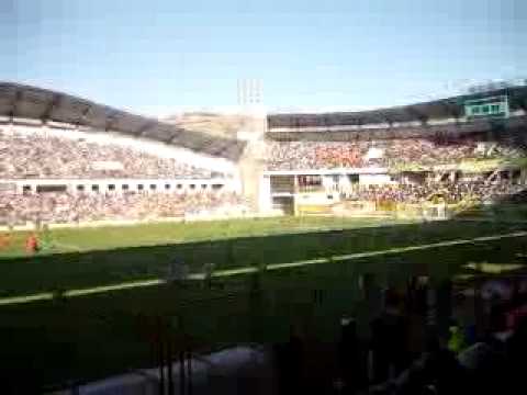 "CHAVIN TV: HINCHADA DEL SPORT ANCASH ALENTANDO EN EL ROSAS PAMPA" Barra: Amenaza Verde &bull; Club: Sport Áncash