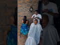Mdada Amkatia Miuno Mteja Akinyolewa Shudia Balaa Zito Ndani Ya Kinyozi