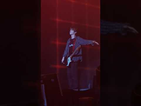 191207 DAY6 'GRAVITY' in Bangkok - Jae's guitar solo+Warning! (Jae focus)