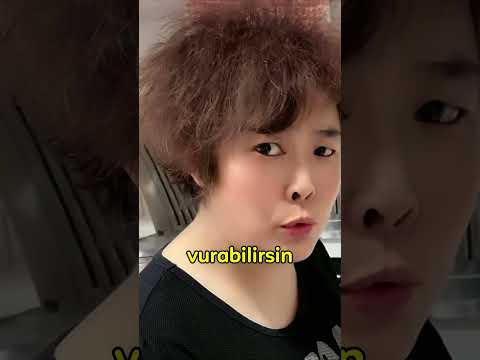 Ablamın rujunu kullanarak ona şaka yapmak