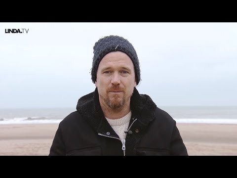 Welkom op Lesbos || Johnny de Mol heeft een indringende, hoopvolle boodschap. Kijk je mee?