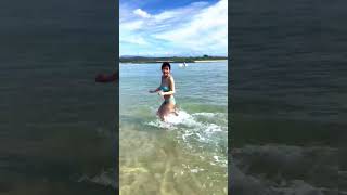 水着姿で???写真集｢気ままに｡｣をアピールする田中美久