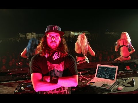 Dive into HELLFEST with DJ MIKE ROCK!!!