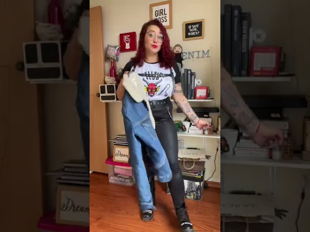 Vídeo relacionado con Cosas más extrañas Eddie Munson Hellfire Club Camiseta