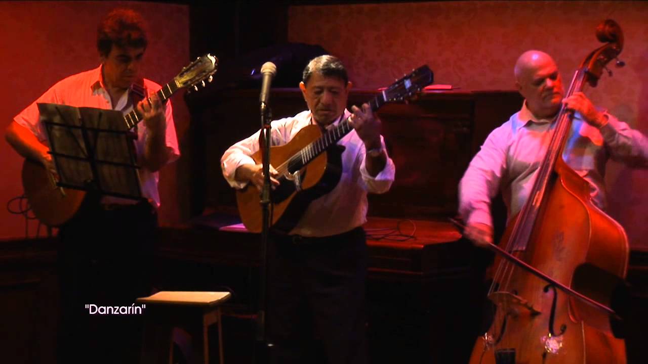 Tango: "Danzarin", cantor: Roberto Vacca