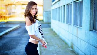 Thomas Hayes & Nomra feat. Raphaella - Stay The Same