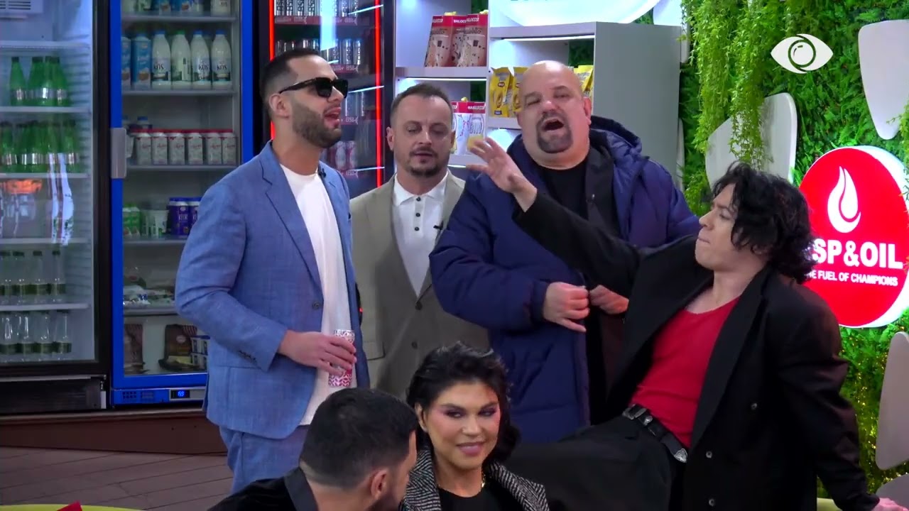 Stenaldo ia merr këngës, banorët i mbajnë ison