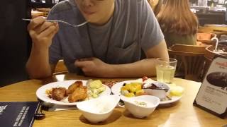 preview picture of video 'Eating food in Ashley restaurent, Korea.'