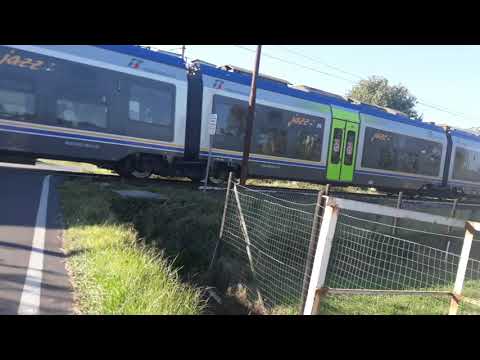 Transito del Jazz al passaggio a livello di Via della Chiesa lato Nord #1