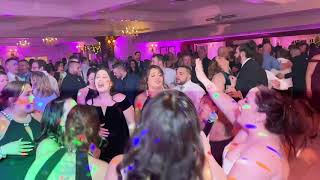 Download lagu Bride Singing 'Don't Stop Believing' mp3 Download lagu Bride Singing 'Don't Stop Believing' mp3