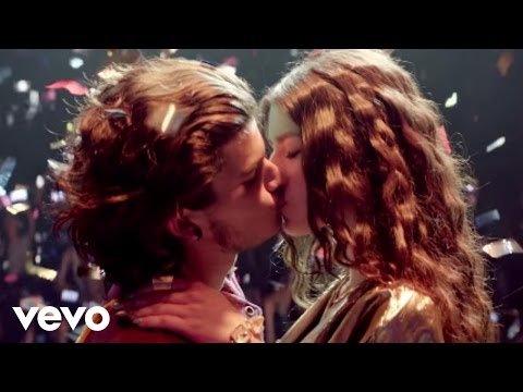 León Larregui - Locos on Spotify Charts