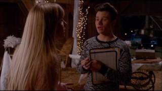 Extrait (VO) : Kurt aide Santana et Britt dans l'organisation du mariage