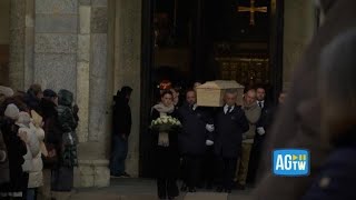 Crans-Montana, in centinaia a Milano per i funerali di Achille Barosi
