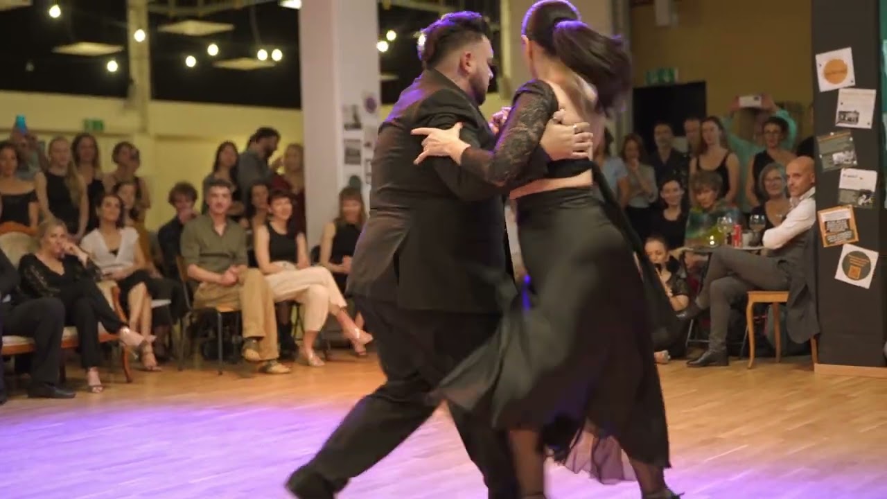 Video thumbnail for Cynthia Palacios & Sebastián Bolivar - Juan d'Arienzo: Quasi Nada @ Milonga Deseo, Lausanne 9.12.23