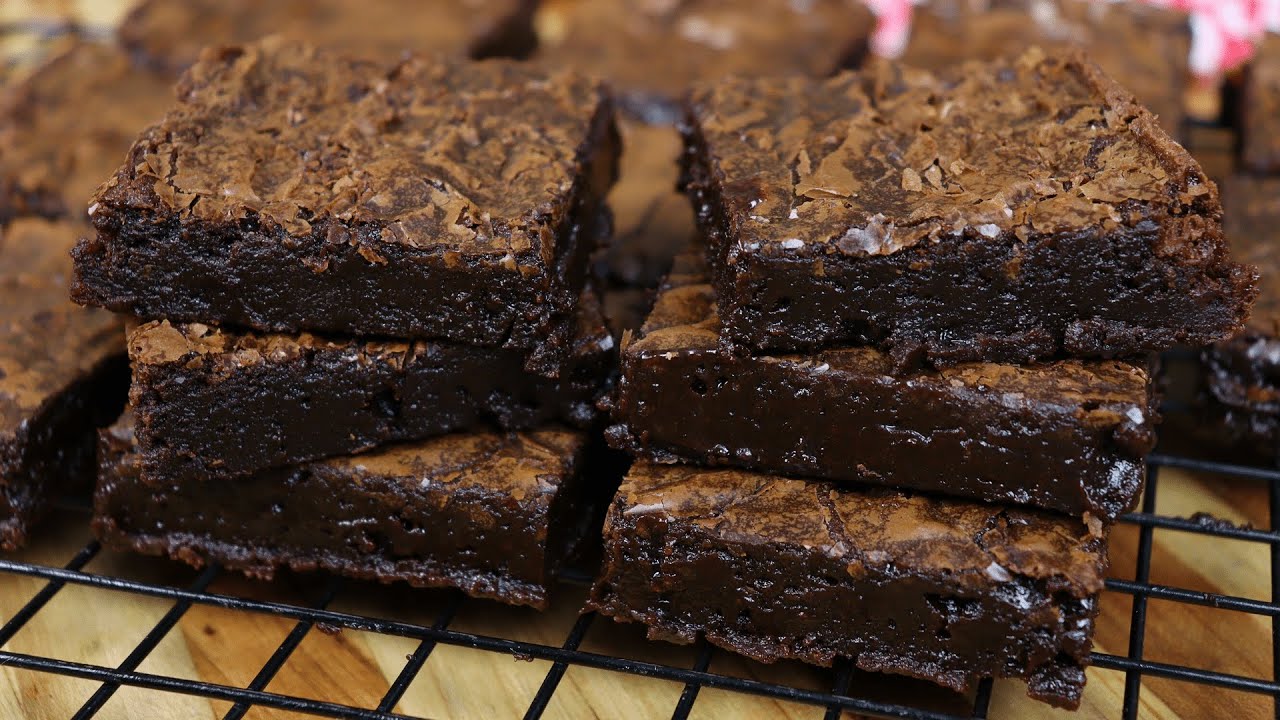 RECEITA DE BROWNIE TRADICIONAL RÁPIDO E FÁCIL | MOLHADINHO E COM CASQUINHA