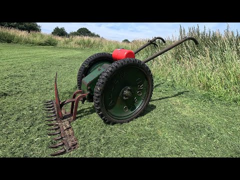 VINTAGE 1957 OXFORD ALLEN SCYTHE MODEL F SCYTHE MOWER, VILLIERS 25C