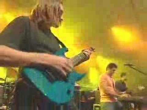 Aneta Langerová (song Marionettes)