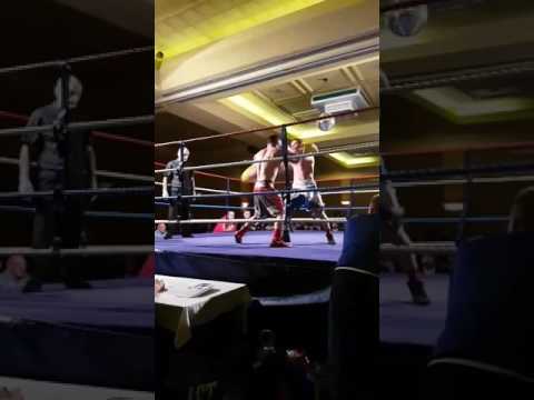 Chris Wong vs Barry McGuigan