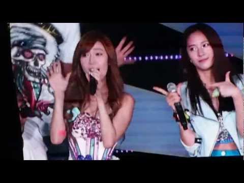 Fancam 121123 Jessica & Krystal California Girls SMTown Singapore