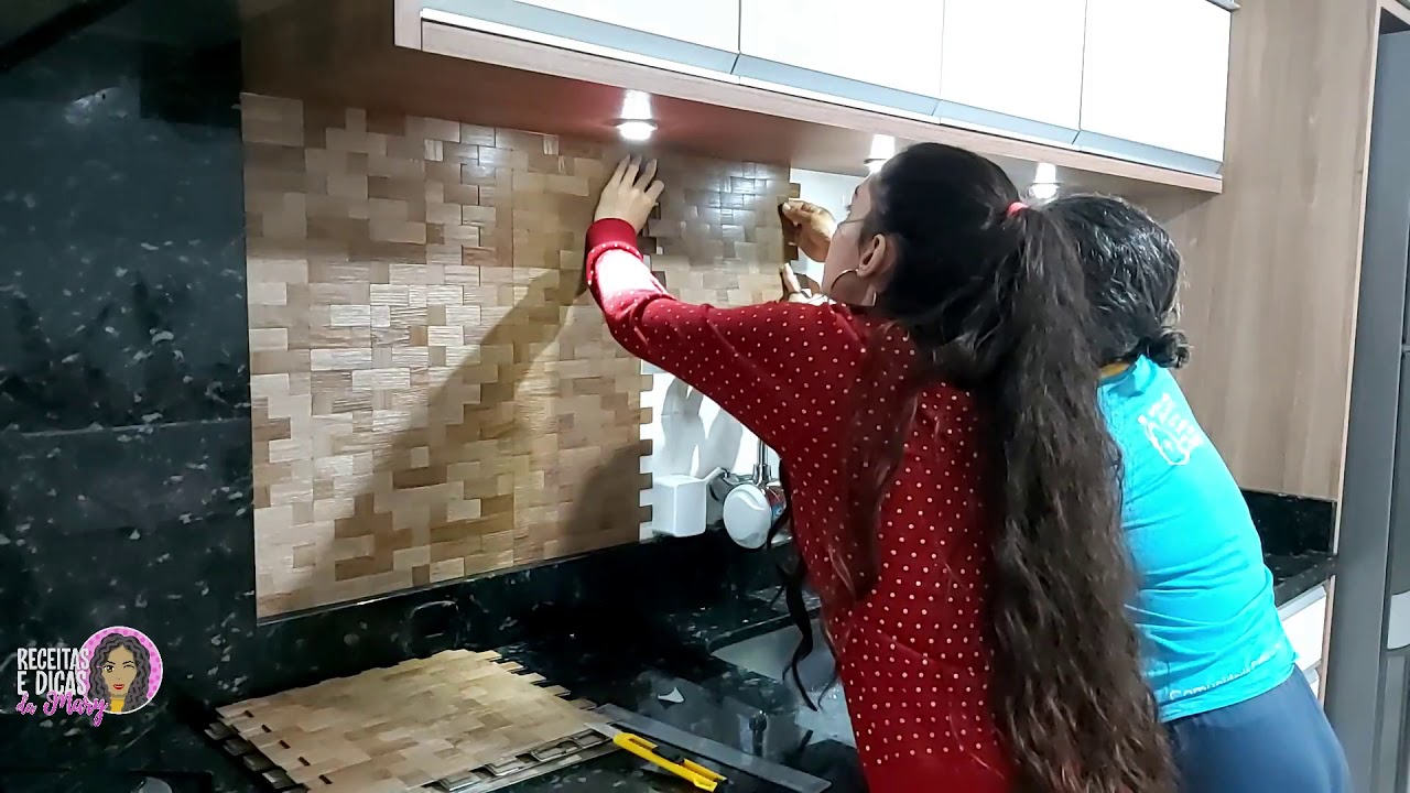 Watch Now Pastilhas adesivas na cozinha, conto toda a verdade. Pastilhas adesivas na cozinha, conto toda a verdade.
