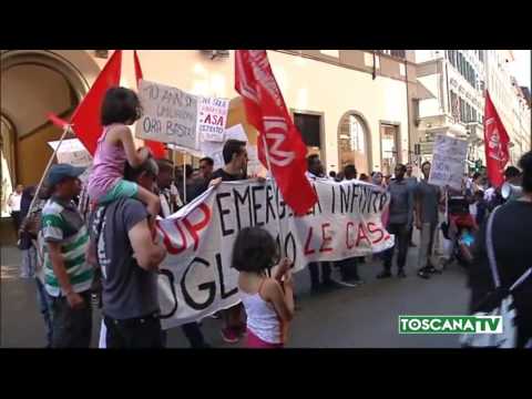 2017-07-05 FIRENZE - E' EMERGENZA ABITATIVA PRESIDIO MOVIMENTO LOTTA CASA