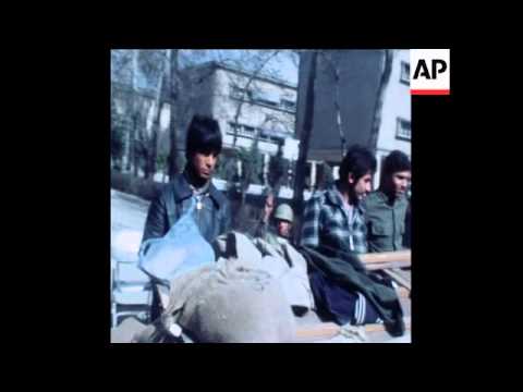 SYND 18 2 79  STREET SCENES IN TEHRAN, DISPLAYING KHOMEINI PICTURES