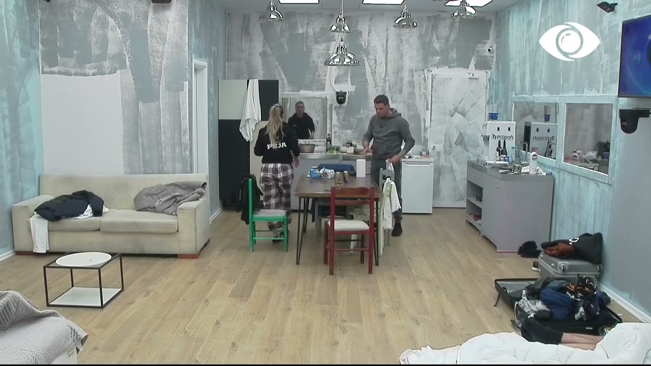 Ke vendosur mos të flasësh/ Luizi injoron Maestron