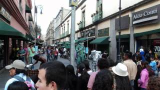 Silvio Rodriguez - Tema de los locos