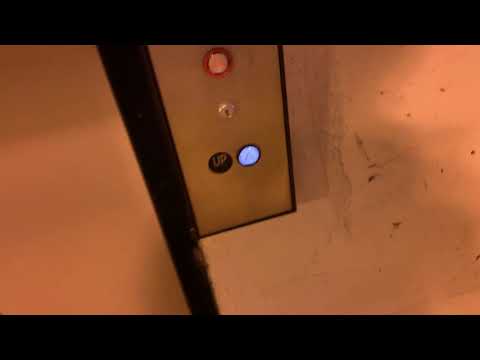 MontgomeryKone Hydraulic Elevator/Lift @ Wells Fargo Bank Garage Tucson AZ