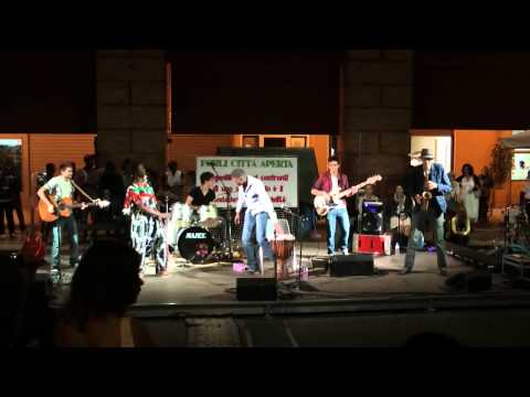 Farafina Gou Nou feat. Guglielmo Pagnozzi Live Piazza Saffi 1/2