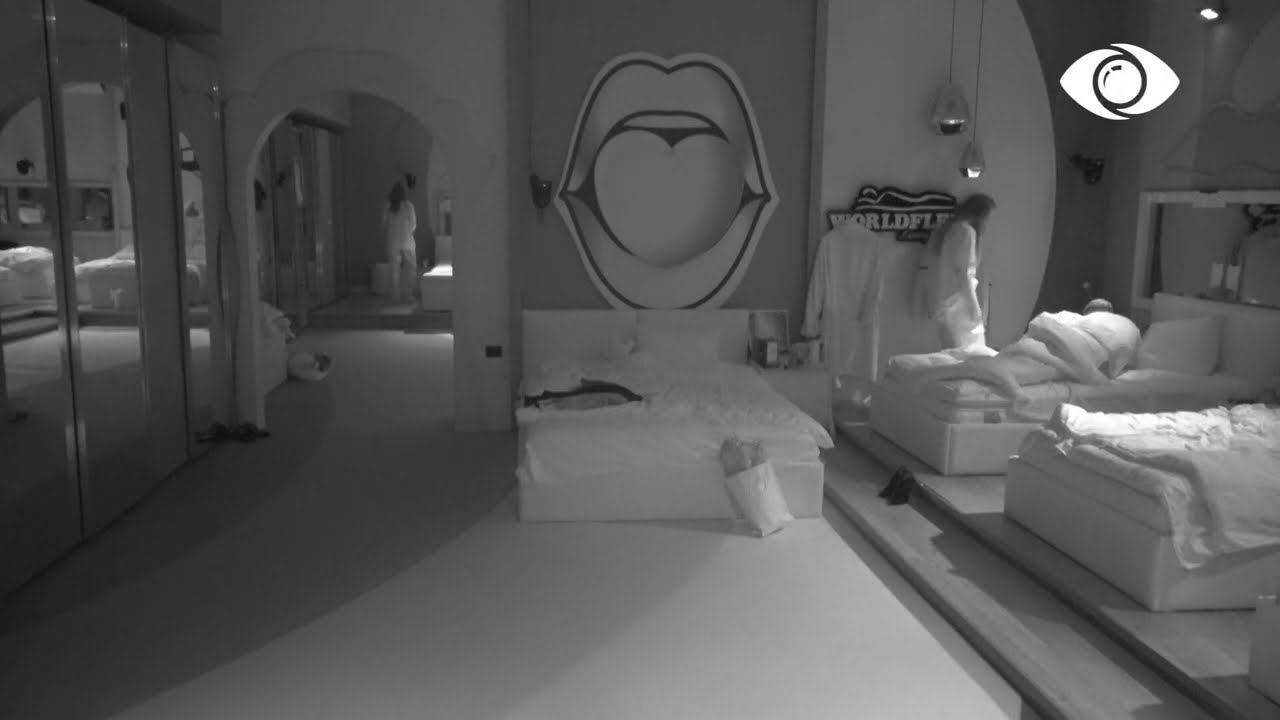 Momente Romantike/ Luizi dhe Kiara shtrihen bashkë në krevat