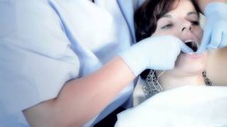 preview picture of video 'Bleaching beim Zahnarzt in Berlin | Dr. Seidel'
