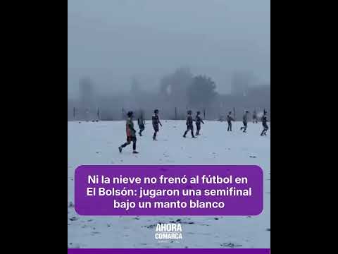 FUTBOL CON NIEVE EN EL BOLSON RIO NEGRO / LA BARRA 1-LOS PITUFOS 0 en LIGA BARRIAL AFUCA