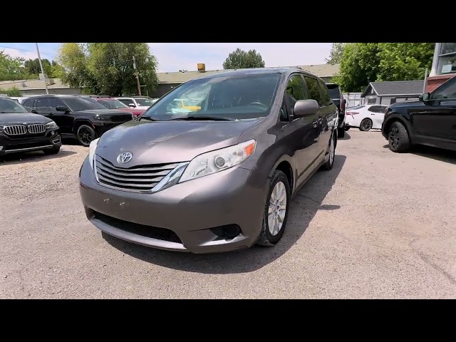 2015 TOYOTA SIENNA VAN V6, 3.5 LITER LE MINIVAN 4D