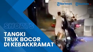 Viral Video Tangki Truk Bocor di Kebakkramat Karanganyar, Tumpahan Cairan Berserakan Menutupi Jalan