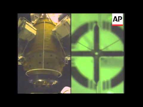 SPACE: US SPACE SHUTTLE ATLANTIS DOCKS WITH MIR SPACE STATION