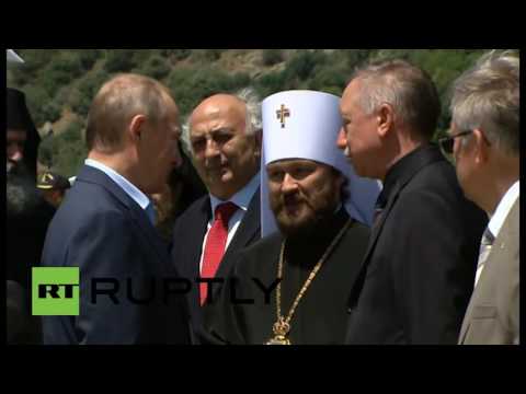 PUTIN NE MALIN E SHENJTE ATHOS PERKUJTON 1000 VJETORIN E MURGJVE RUSE NE GREQI LAJM