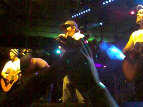 Armandinho e Macucos Ao vivo No IlhaCústico