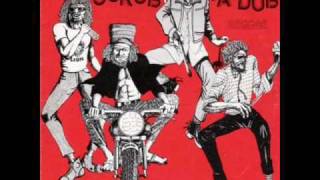 Derrick Harriott - Dubbing The Chariot