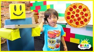 Ryan Pretend Play Work at Pizza Place with Roblox In Real Life!