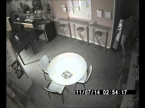 Furto Planet Cafe Giulianova: ladri entrano dalla porta