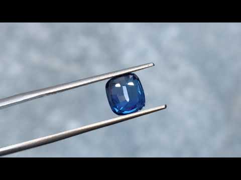 3.02 ct Peacock Blue Sapphire Gemstone Untreated certified