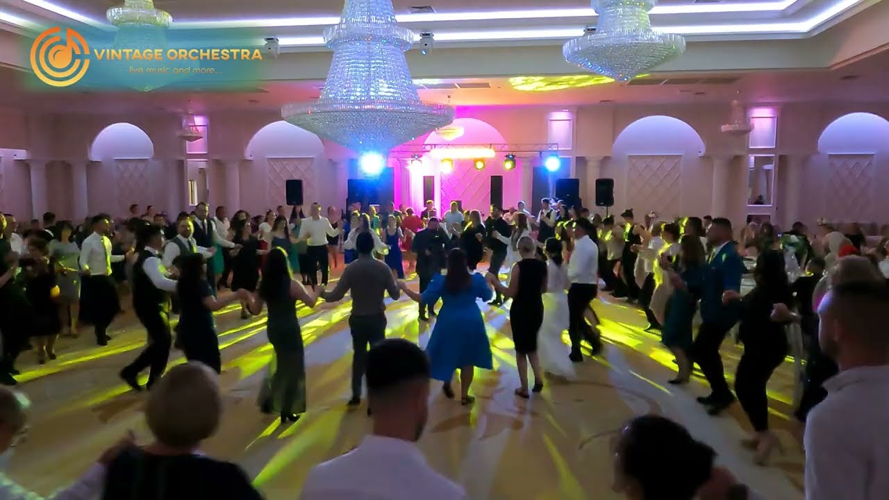 Roxana Sava - La vara plecam la munte si eu si nasu' Live Vintage Orchestra