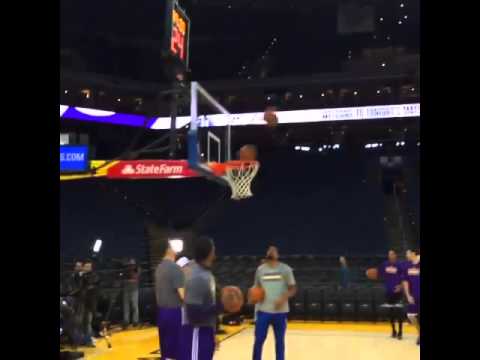 D Angelo Russell warming up some jumpers and crossovers drills vs Golden State Warriors