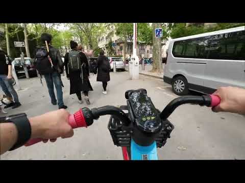 Exploring Paris by cycling