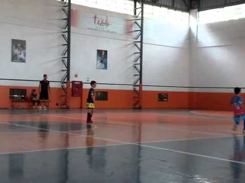 Gol do Nicollas Torneio do Gresfi contra o Por do Sol sub 08.