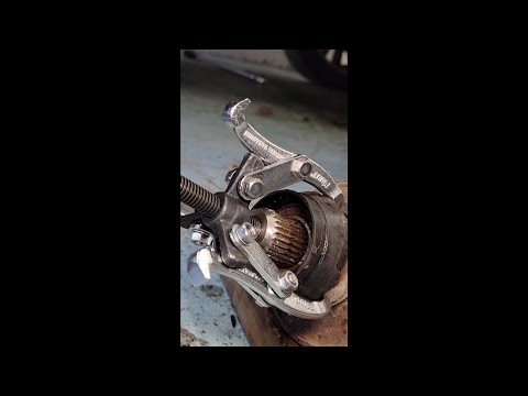 [2pc Drive Shaft] How to Pull Steady Bearing Out! #autorepair #automotive #carrepair