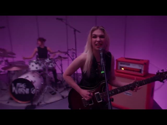 Video zu 'Hell You Call A Dream' ansehen Video zu 'Hell You Call A Dream' ansehen