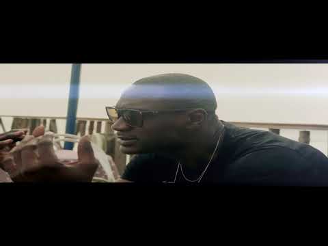 TITANIC DE PETIT PAYS  DANS TITTI BY EXPRESS SUPPLY EVENTS PAD